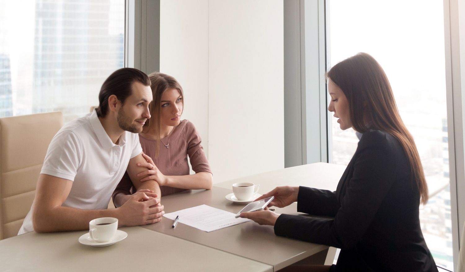 A lender discussing mortgage rate predictions with potential home buyers